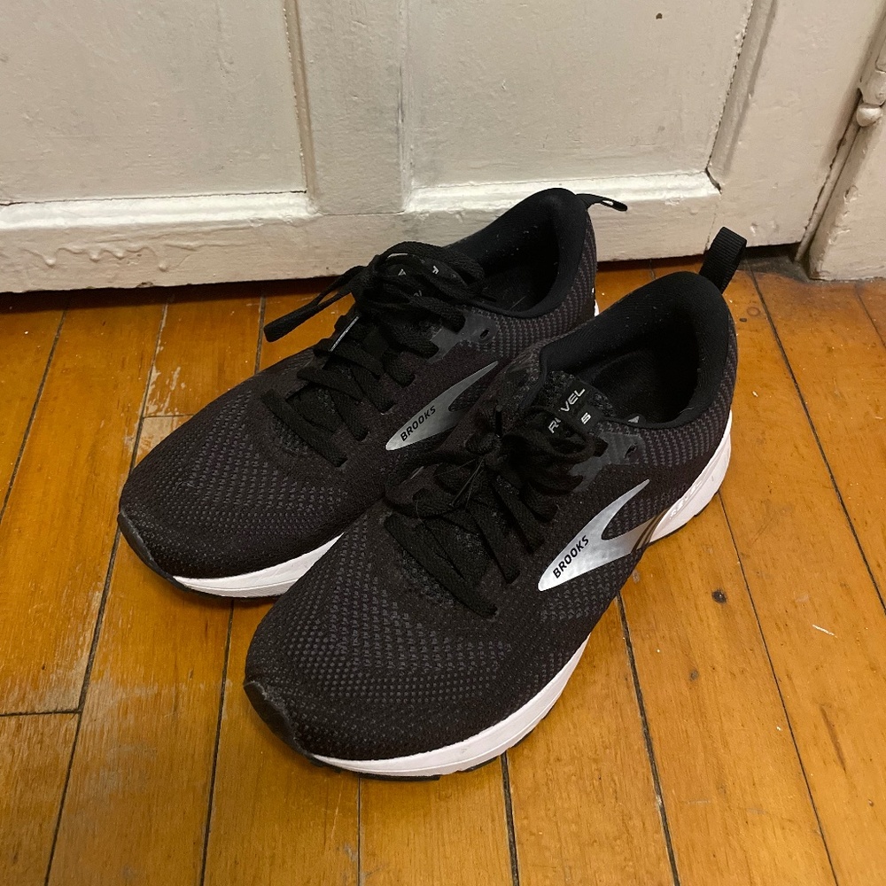 BROOKS REVEL 5 SIZE 8.5